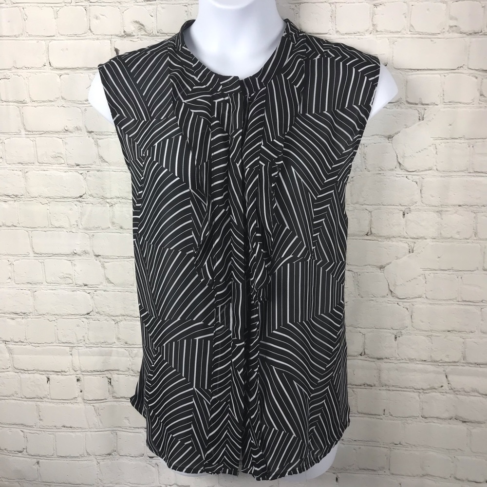 Worthington Black White Geometric Ruffle Front Top
